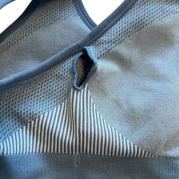 Puma Workout Sports Bra - Size Small - Picture 5 of 9